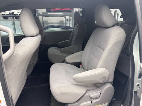 Used 2017 Toyota Sienna L FWD image 15