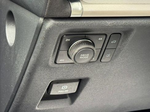 Used 2025 Ford Expedition Active AWD/4WD image 29
