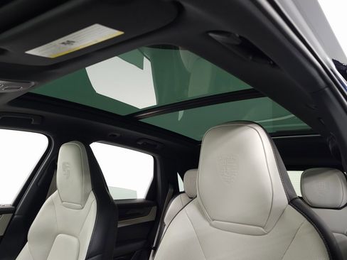 Used 2024 Porsche Cayenne S image 19
