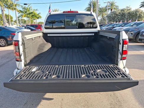 Used 2025 Nissan Frontier SV w/ SV Convenience Package RWD image 13