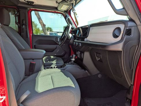 Used 2025 Jeep Gladiator Sport image 27