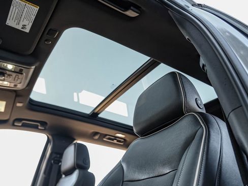 Used 2021 Chevrolet Suburban Premier w/ Premium Package image 6