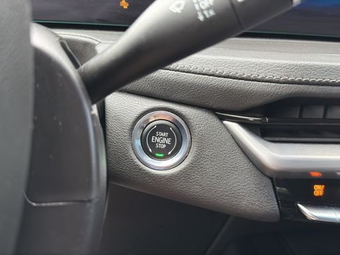 Used 2024 Cadillac XT4 Premium Luxury FWD image 33
