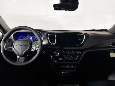 New 2026 Chrysler Voyager LX image 12