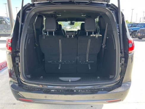 New 2026 Chrysler Pacifica Select w/ S Appearance Package image 5
