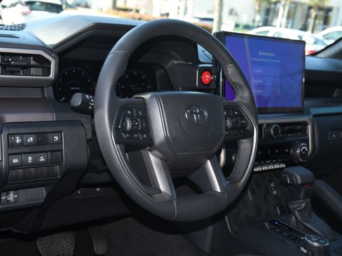 Certified 2024 Toyota Tacoma TRD Off-Road image 8