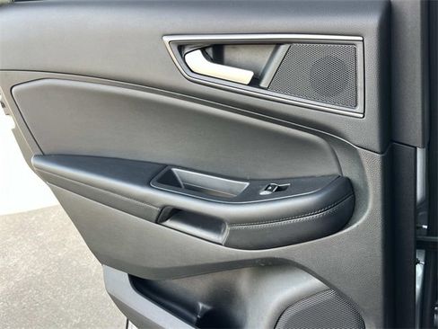 Used 2023 Ford Edge SE image 18