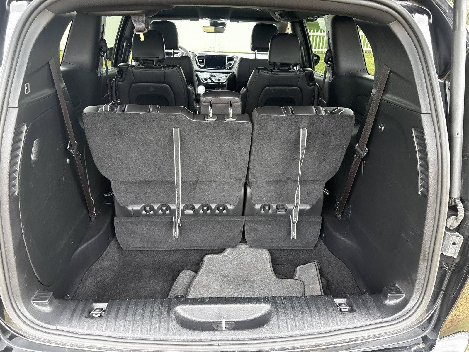 Used 2026 Chrysler Pacifica Select FWD image 12