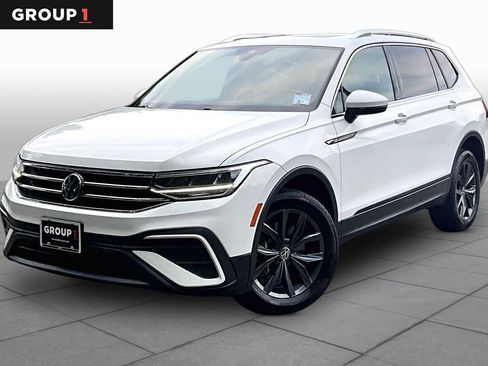 Used 2022 Volkswagen Tiguan SE AWD/4WD image 1