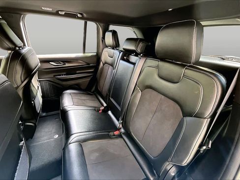 Used 2023 Jeep Grand Cherokee Altitude RWD image 20