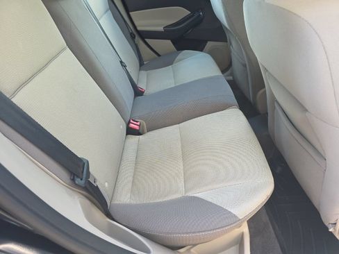 Used 2014 Ford Focus SE FWD image 24