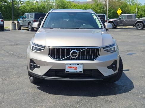 Used 2024 Volvo XC40 B5 Plus AWD/4WD image 4