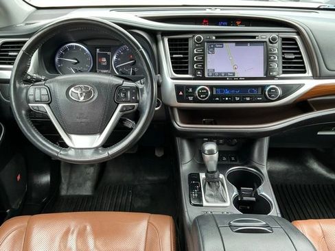 Used 2018 Toyota Highlander Limited Platinum image 7