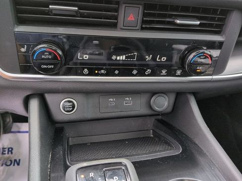 Used 2023 Nissan Rogue SV w/ SV Premium B Package FWD image 23