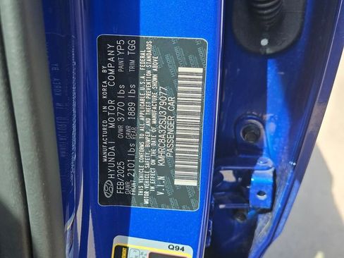 Used 2025 Hyundai Venue SEL image 28