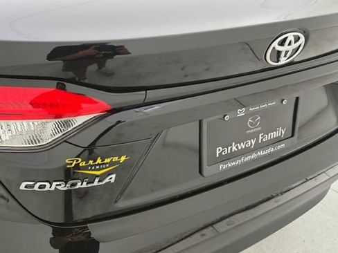 Used 2025 Toyota Corolla LE image 28