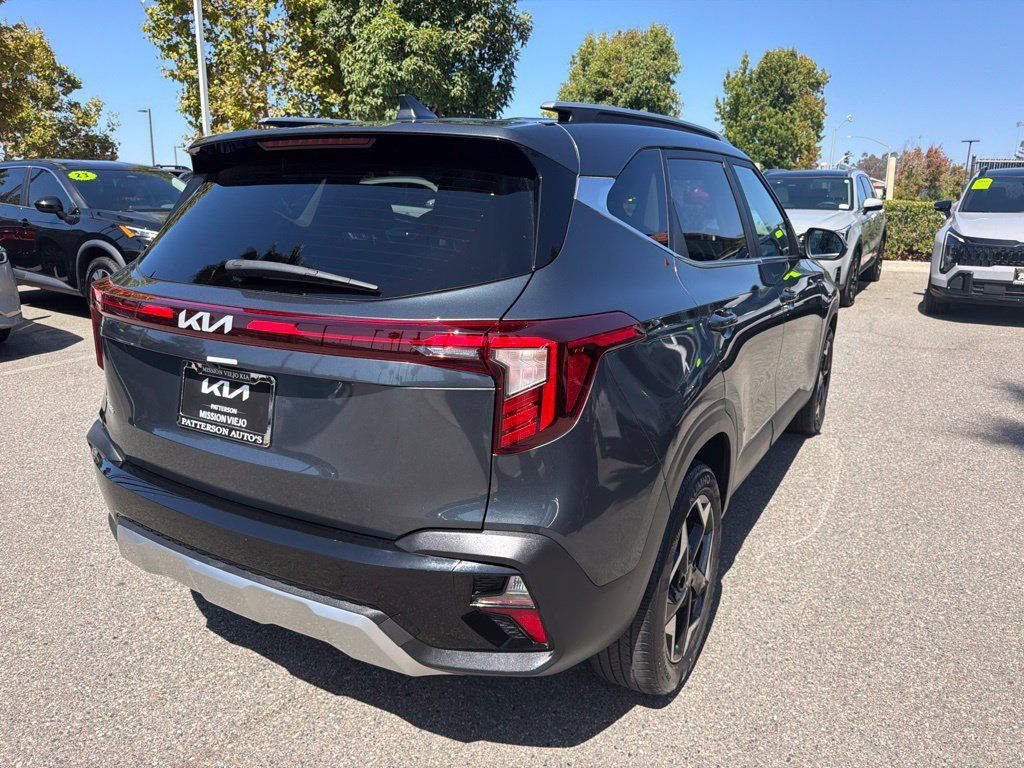Certified 2024 Kia Seltos EX FWD image 8