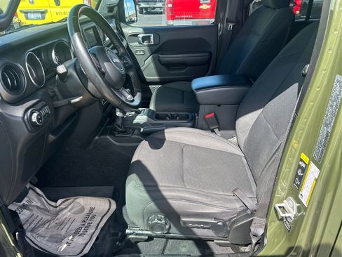 Used 2021 Jeep Gladiator Sport image 19