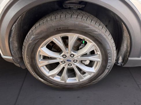 Used 2024 Ford Explorer Limited AWD/4WD image 9