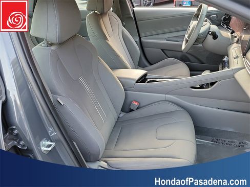Used 2023 Hyundai Elantra SEL w/ Convenience Package image 23