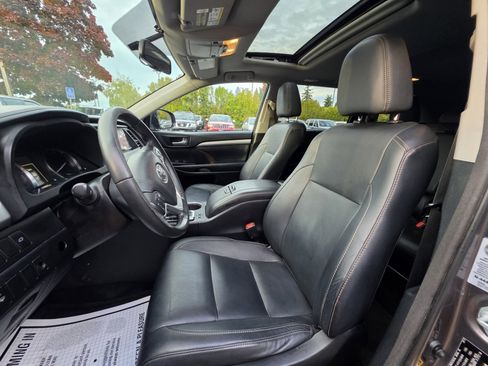 Used 2015 Toyota Highlander XLE AWD/4WD image 9