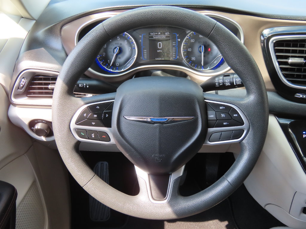 Used 2018 Chrysler Pacifica L FWD image 39