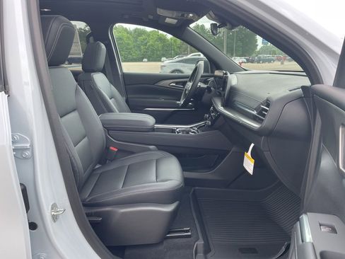 New 2026 Chevrolet Traverse LT w/ Sun and Wheel Package FWD image 30