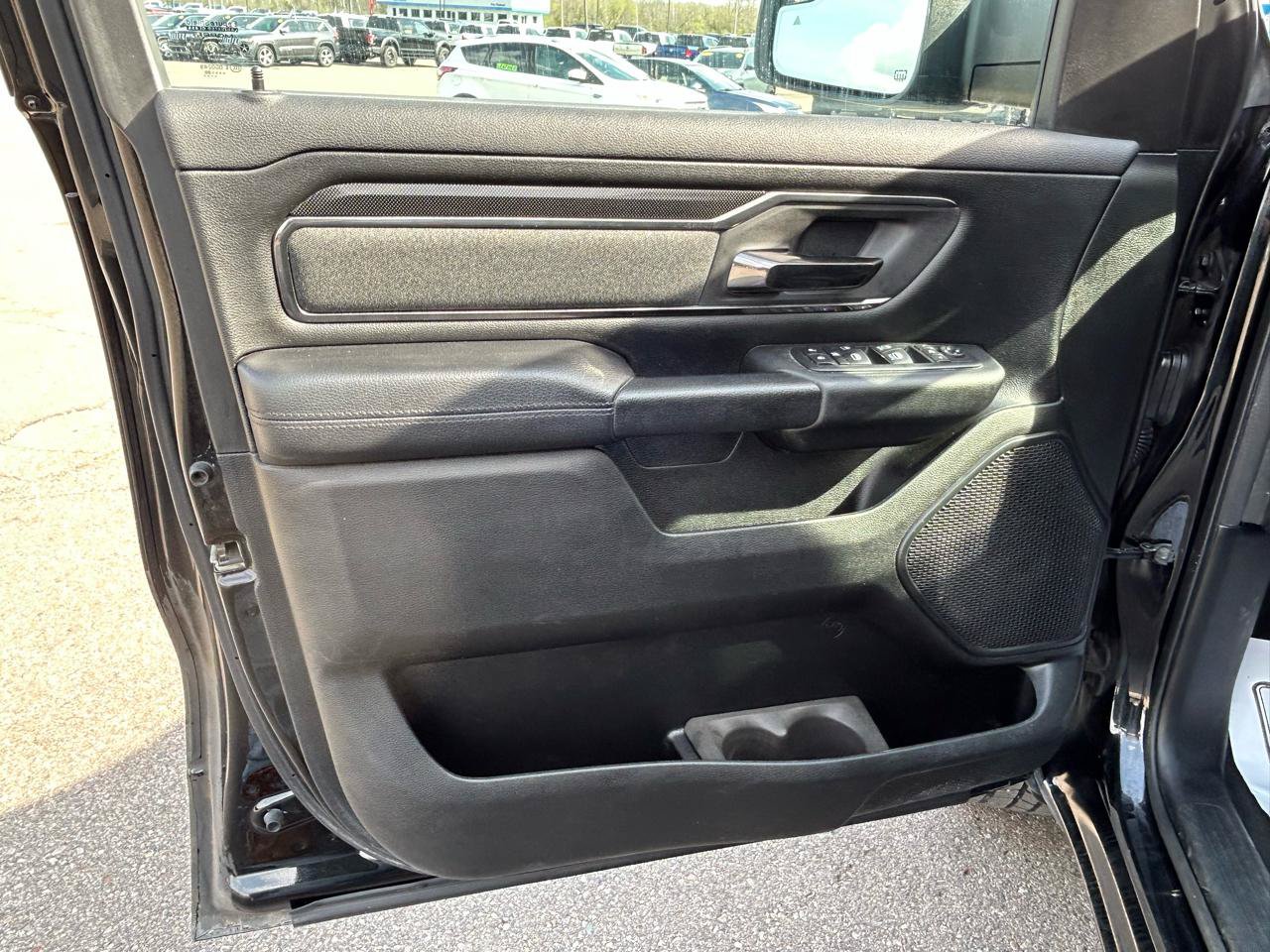 Used 2020 RAM 1500 4x4 Crew Cab image 14