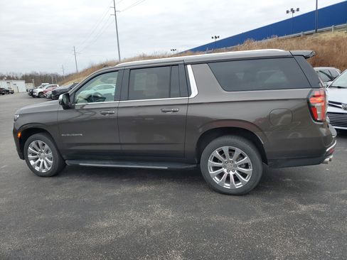 Used 2021 Chevrolet Suburban Premier w/ Premium Package image 8