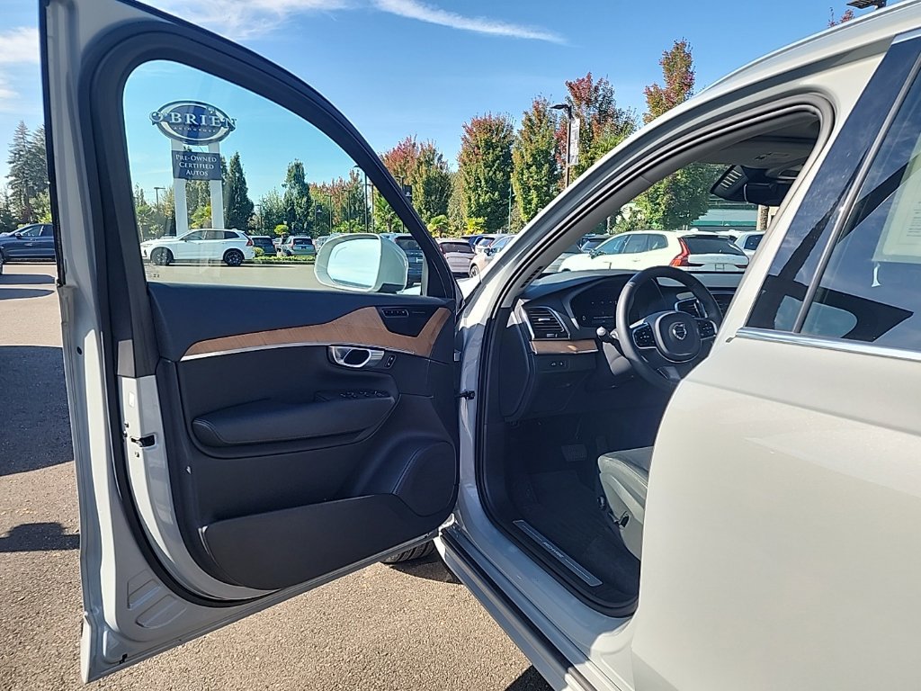 Used 2024 Volvo XC90 T8 Plus w/ Protection Package Premier AWD/4WD image 9