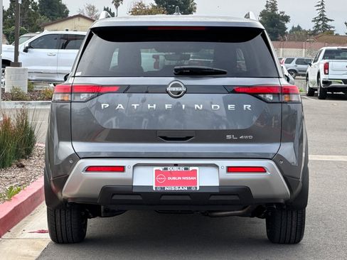 New 2025 Nissan Pathfinder SL image 5