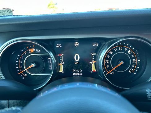 Used 2021 Jeep Wrangler Unlimited Sahara w/ Uconnect 4C Nav & Sound Group AWD/4WD image 19