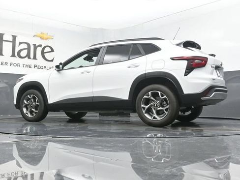 Used 2025 Chevrolet Trax LT w/ LT Convenience Package FWD image 33