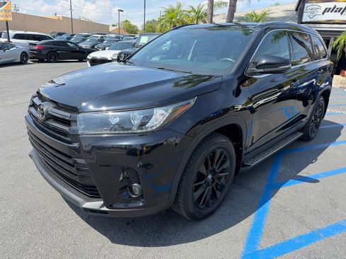 Used 2019 Toyota Highlander SE image 3