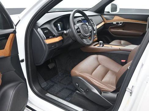Used 2023 Volvo XC90 B5 Plus AWD/4WD image 10