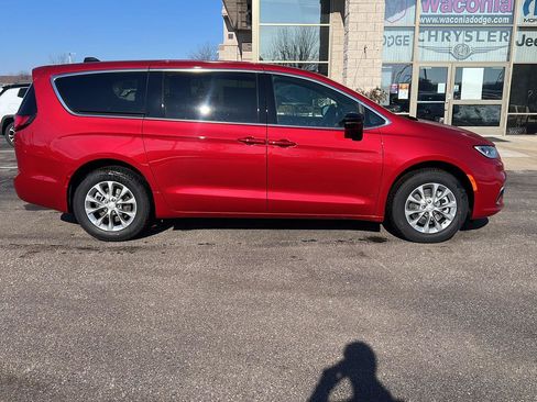 New 2026 Chrysler Pacifica Select AWD/4WD image 8