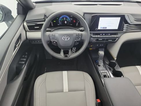 Used 2025 Toyota Camry SE w/ Convenience Package FWD image 17