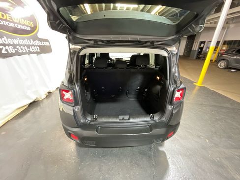 Used 2017 Jeep Renegade Latitude w/ Cold Weather Group AWD/4WD image 24