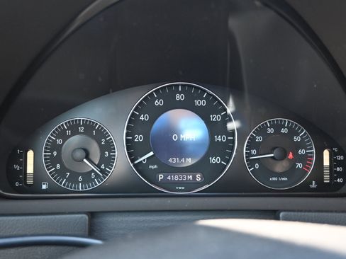 Used 2009 Mercedes-Benz CLK 550 Coupe image 33