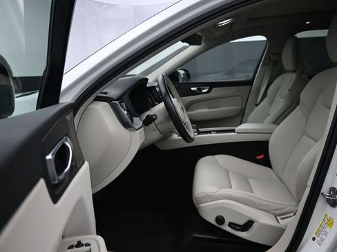 Certified 2023 Volvo XC60 B5 Plus w/ Climate Package AWD/4WD image 11