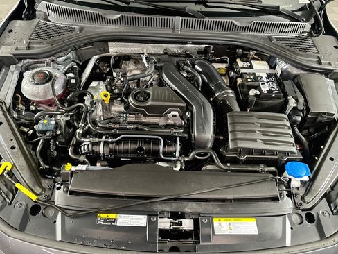 Used 2025 Volkswagen Jetta SE FWD image 32
