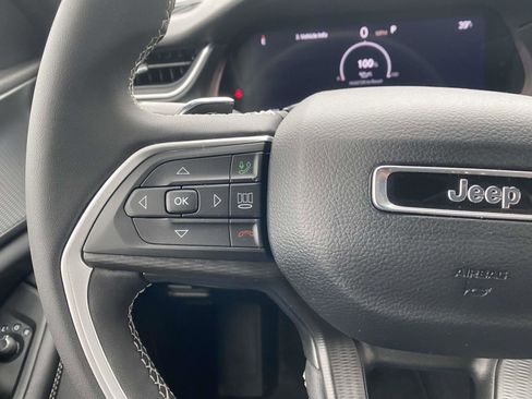 Certified 2024 Jeep Grand Cherokee Laredo image 5