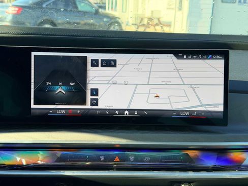 Used 2024 BMW i7 xDrive60 image 28