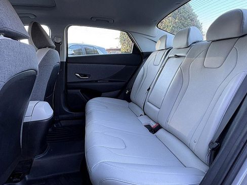 Used 2023 Hyundai Elantra Limited image 10