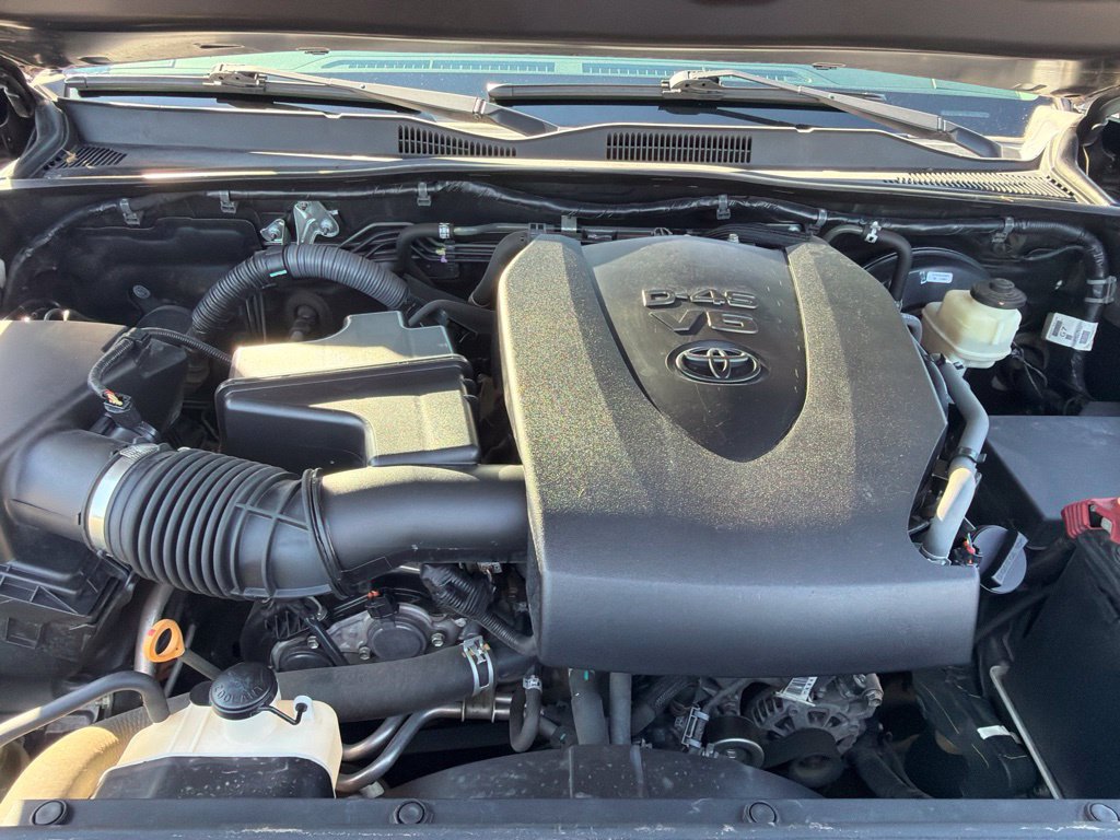 Used 2017 Toyota Tacoma SR5 w/ Tow Package RWD image 14