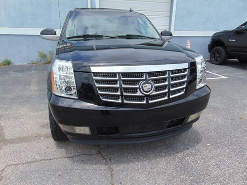 Used 2007 Cadillac Escalade EXT w/ Information Package AWD/4WD image 2