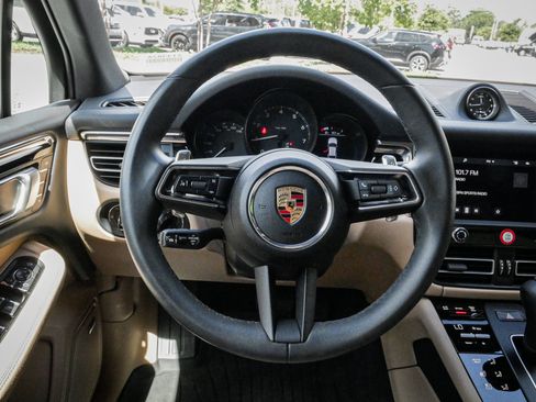 Used 2025 Porsche Macan AWD/4WD image 18