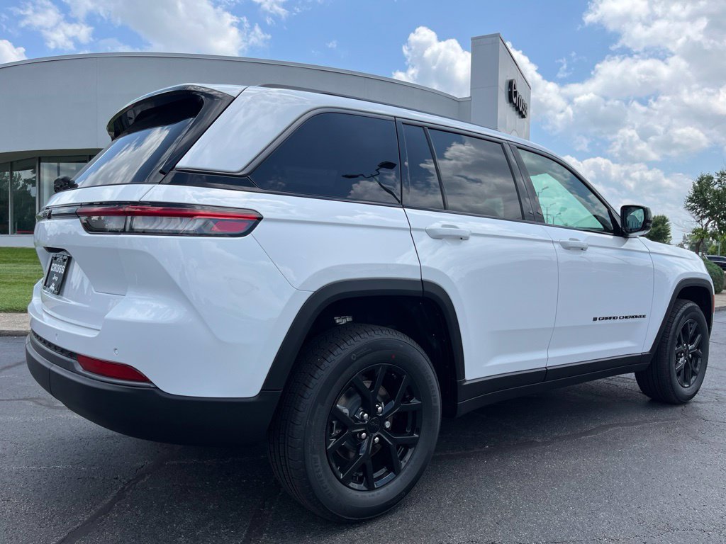 New 2026 Jeep Grand Cherokee Altitude AWD/4WD image 39
