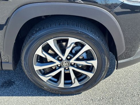 Used 2023 Toyota Corolla Cross XLE image 12