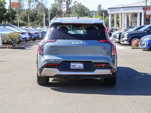 Used 2024 Kia EV9 Land AWD/4WD image 4